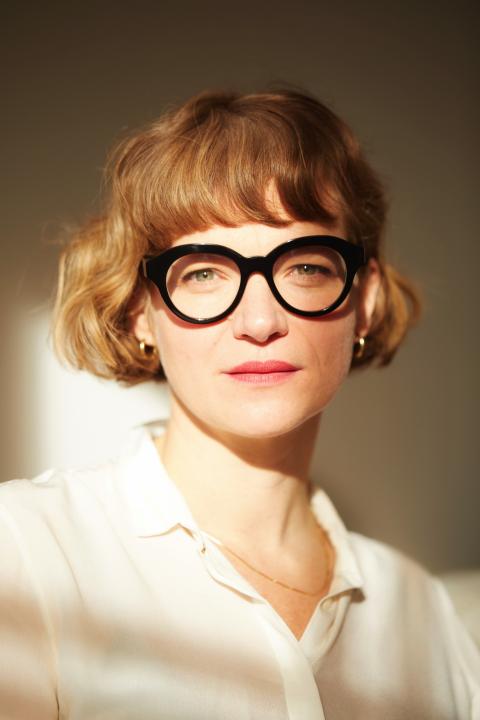 Ein Potrait von Bühnen- und Kostümbildnerin Sophia Schneider